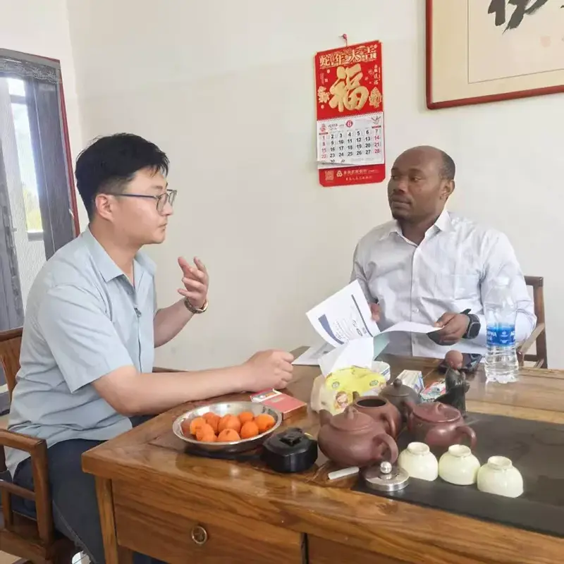 Os clientes africanos visitaram Liweiyuan para expandir em conjunto o mercado de estrutura de aço africano