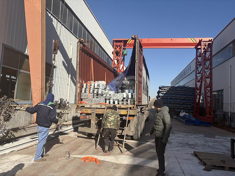 Qingdao Liweiyuan Steel Structure envia fazendas de suínos com estrutura de aço sob medida para o Uruguai