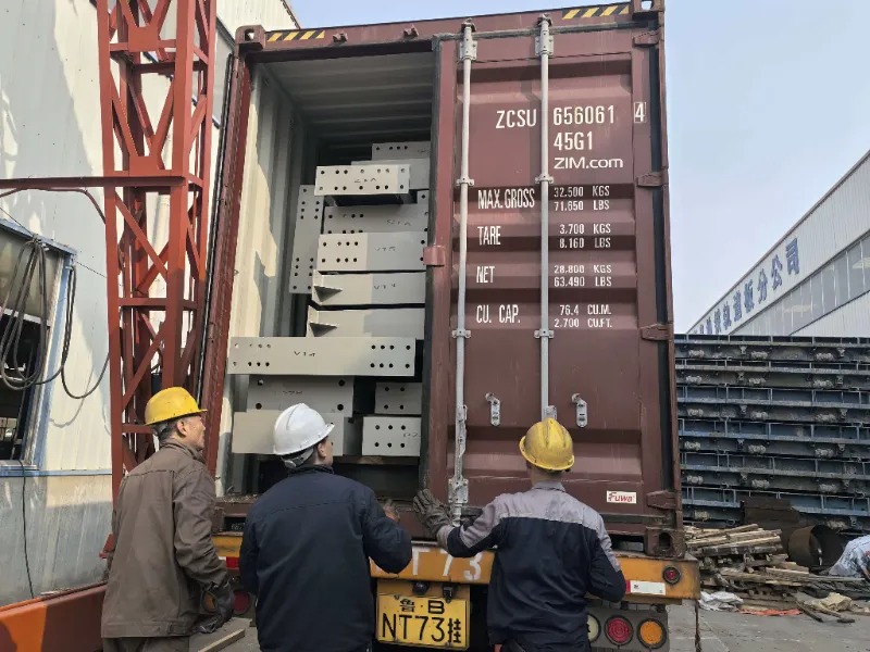 Componentes de estrutura de aço para um projeto de armazém de aço em grande escala no Chile foram enviados com sucesso, apoiando a construção de um centro logístico local